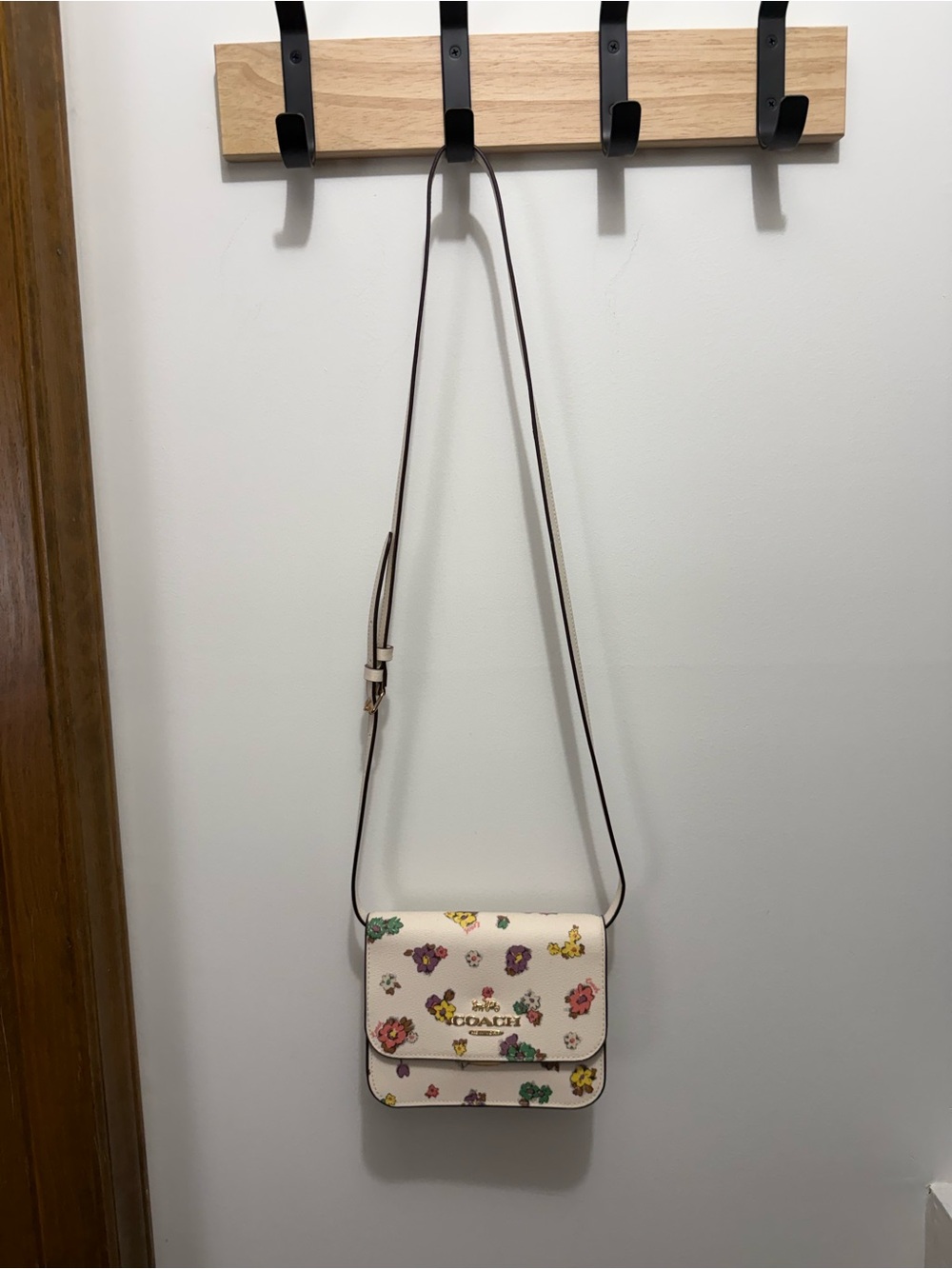 NEW Coach Cream Floral Crossbody Bag with SPACED FLORAL FIELD
PRINT - Picture 2 of 9